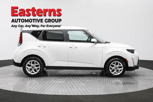 Snow White Pearl 2025 Kia Soul LX