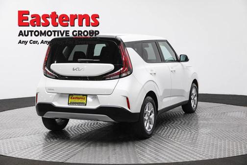 Snow White Pearl 2025 Kia Soul LX