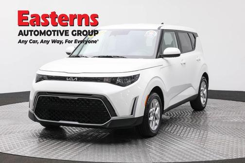 Snow White Pearl 2025 Kia Soul LX