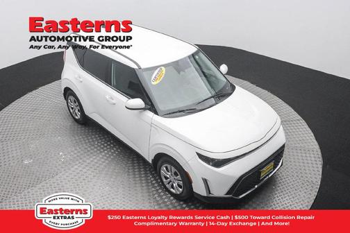 Snow White Pearl 2023 Kia Soul LX