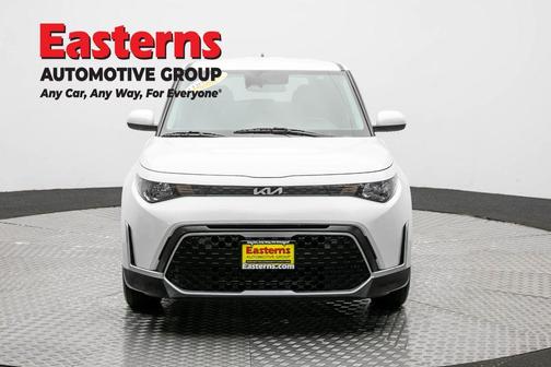 Snow White Pearl 2023 Kia Soul LX