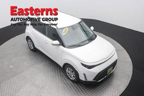 Snow White Pearl 2023 Kia Soul LX