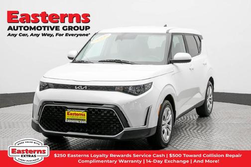 Snow White Pearl 2023 Kia Soul LX