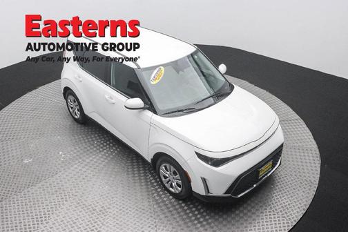 Snow White Pearl 2023 Kia Soul LX