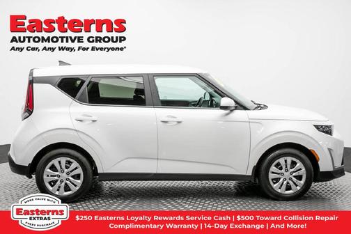 Snow White Pearl 2023 Kia Soul LX