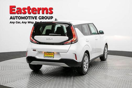 Snow White Pearl 2023 Kia Soul LX