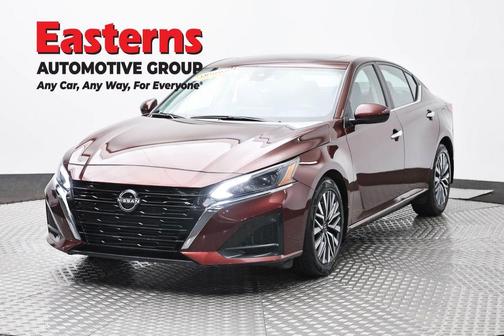 Garnet Pearl Me 2024 Nissan Altima 2.5 SV
