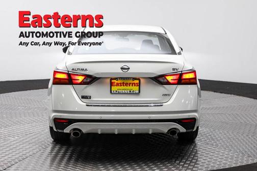 White 2022 Nissan Altima 2.5 SV