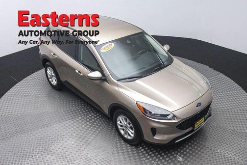 Desert Gold Metallic 2020 Ford Escape SE