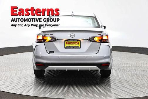 Brilliant Silver Metallic 2024 Nissan Versa 1.6 SR