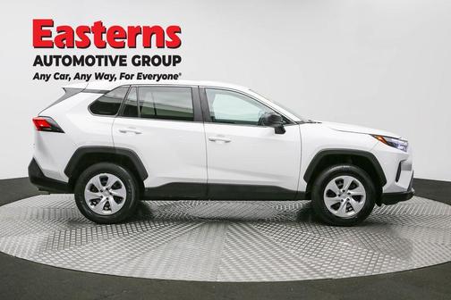 Ice 2024 Toyota RAV4 LE