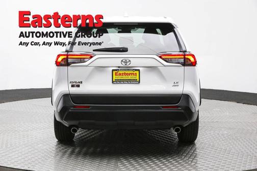 Ice 2024 Toyota RAV4 LE