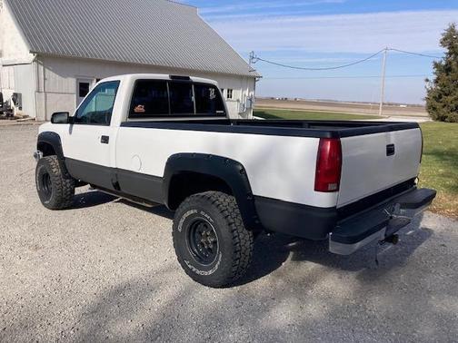 1995 Chevrolet 1500 Reg. Cab W/T 6.5-ft. Bed 4WD
