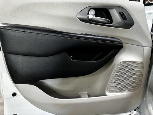 2022 Chrysler Pacifica Hybrid Touring L