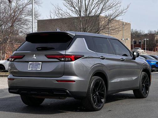 2022 Mitsubishi Outlander Black Edition 2WD