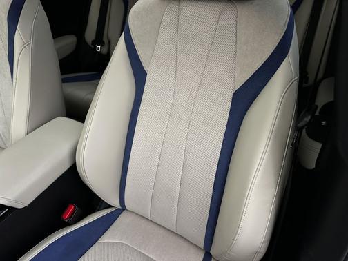 Platinum White Pearl 2025 Acura ADX A-Spec