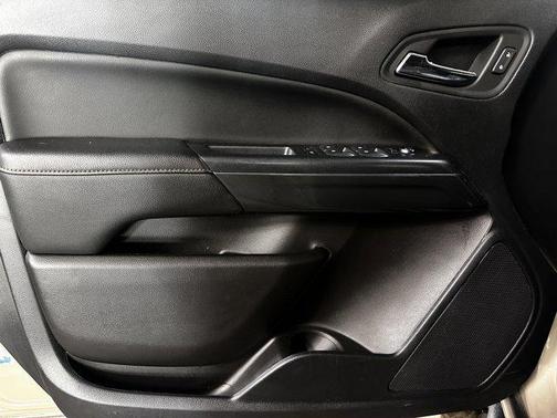 Desert Sand Metallic 2021 GMC Canyon AT4