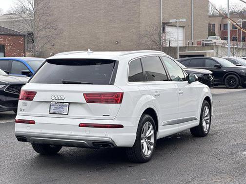 2019 Audi Q7 55 Premium Plus