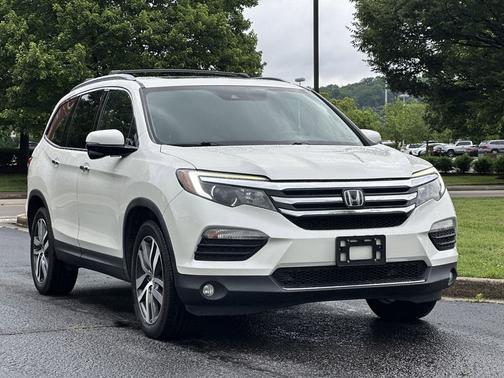 White Diamond Pearl 2018 Honda Pilot Touring