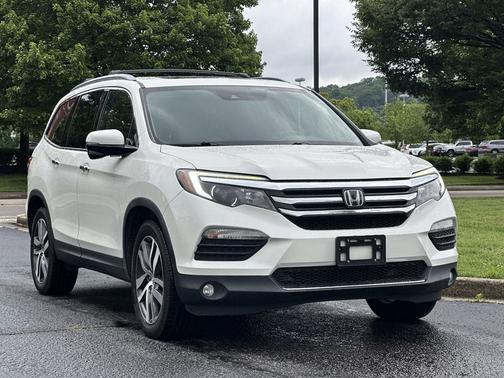 White Diamond Pearl 2018 Honda Pilot Touring