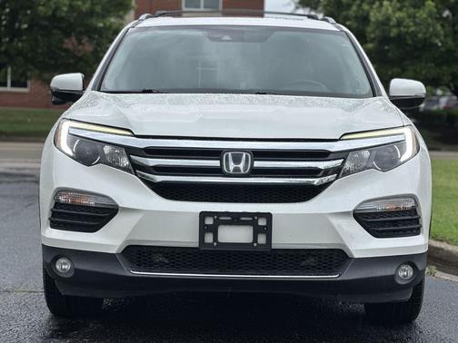 White Diamond Pearl 2018 Honda Pilot Touring
