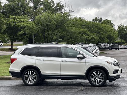 White Diamond Pearl 2018 Honda Pilot Touring