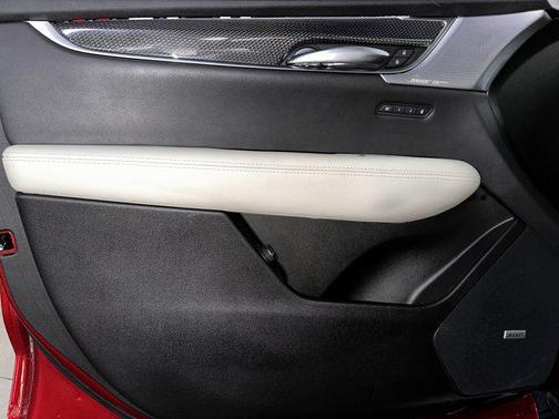 2025 Cadillac XT5 Sport