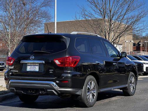 2017 Nissan Pathfinder SL