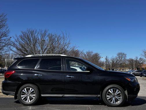 2017 Nissan Pathfinder SL