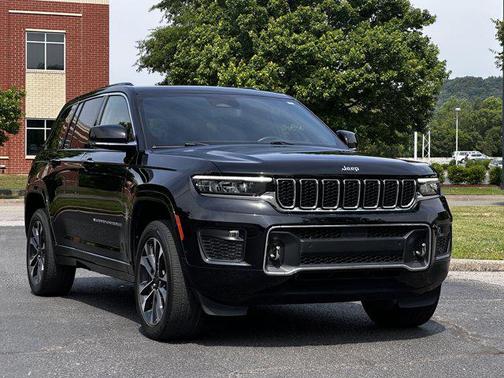 Diamond Black Crystal Pearlcoat 2022 Jeep Grand Cherokee Overland