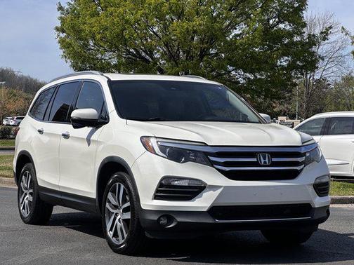 White Diamond Pearl 2018 Honda Pilot Touring