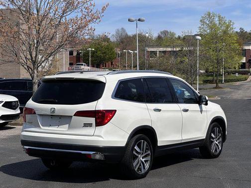 White Diamond Pearl 2018 Honda Pilot Touring