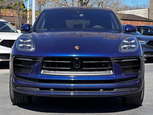 Gentian Blue Metallic 2024 Porsche Macan Macan