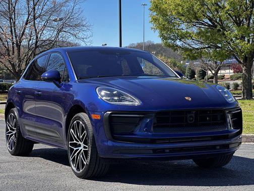 Gentian Blue Metallic 2024 Porsche Macan Macan