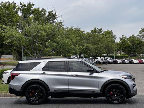 Iconic Silver Metallic 2021 Ford Explorer ST