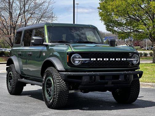 Eruption Green Metallic 2024 Ford Bronco Wildtrak