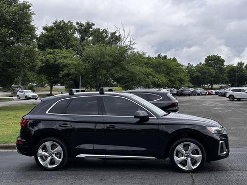 Mythos Black Metallic 2022 Audi Q5 45 S line Premium Plus
