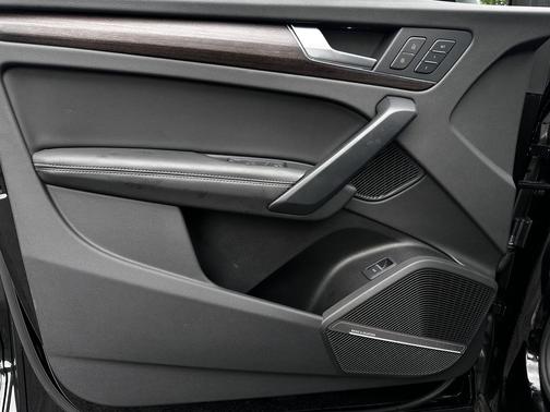 Mythos Black Metallic 2022 Audi Q5 45 S line Premium Plus