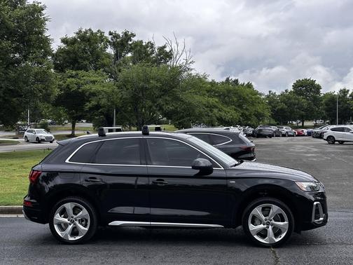 Mythos Black Metallic 2022 Audi Q5 45 S line Premium Plus