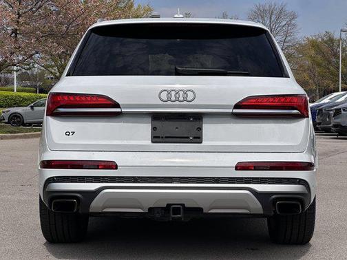 Glacier White Metallic 2025 Audi Q7 55 Prestige