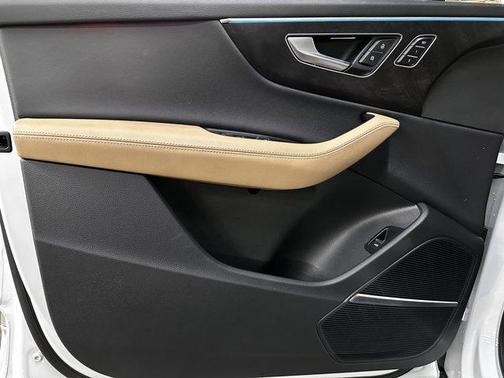 Glacier White Metallic 2025 Audi Q7 55 Prestige