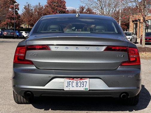 2018 Volvo S90 T5 Momentum