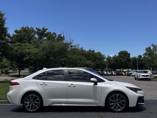 Blizzard Pearl 2021 Toyota Corolla XSE