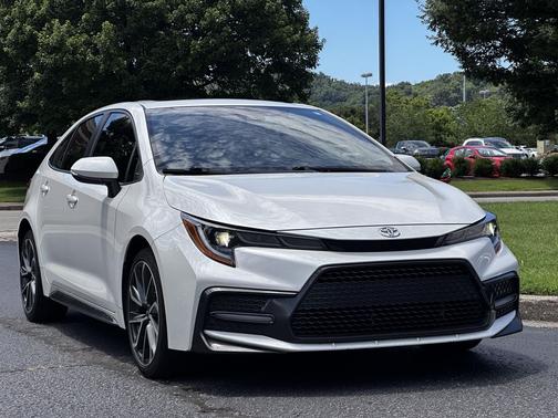 Blizzard Pearl 2021 Toyota Corolla XSE