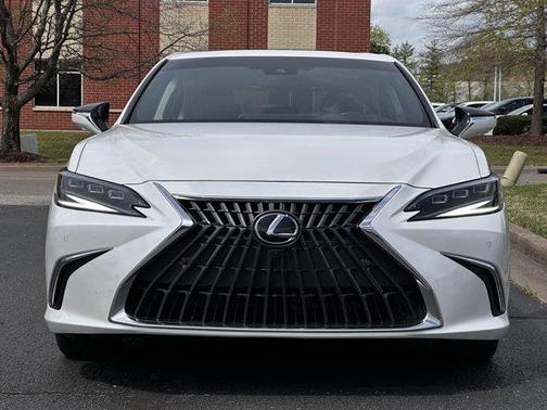 Eminent White Pearl 2024 Lexus ES 300h Ultra Luxury