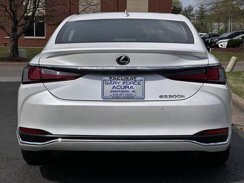 Eminent White Pearl 2024 Lexus ES 300h Ultra Luxury
