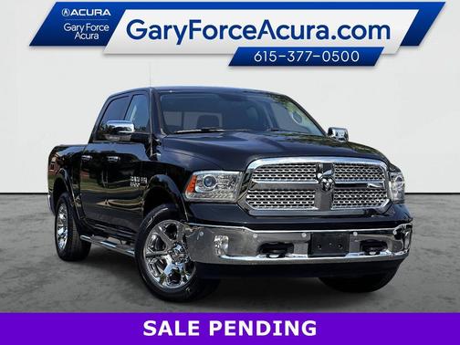 Brilliant Black Crystal Pearlcoat 2018 RAM 1500 Laramie