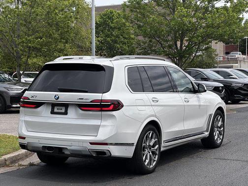 Mineral White Metallic 2023 BMW X7 xDrive40i