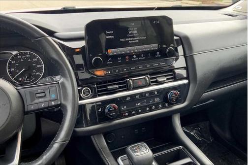 2022 Nissan Pathfinder SL 4WD