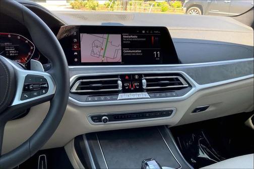 2022 BMW X7 M50i